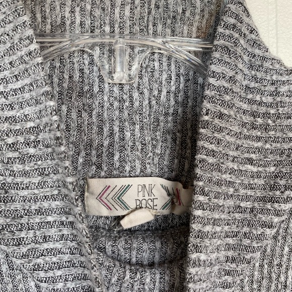 Pink Rose - Speckled Gray Cold Shoulder Turtleneck Sweater - L - Picture 5 of 5